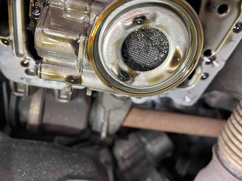 Oil pickup and sump during a service