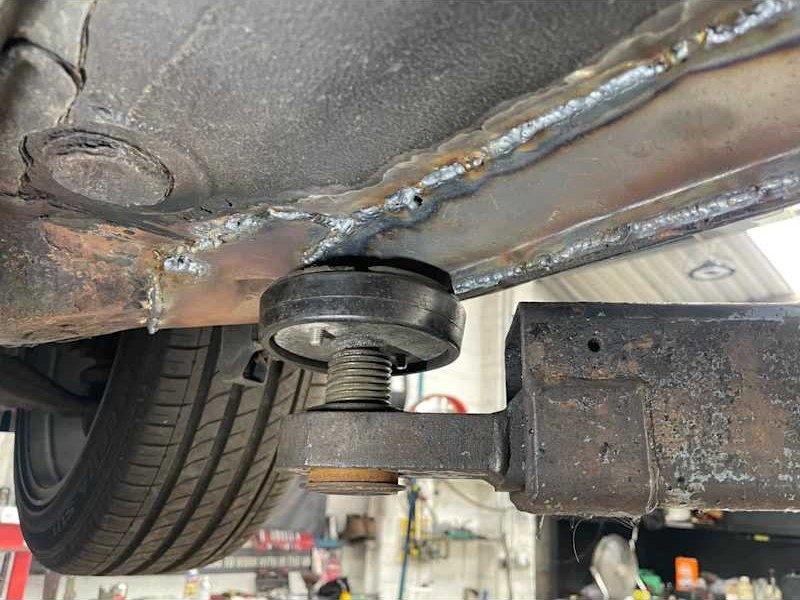 Underside and jacking point on a lift