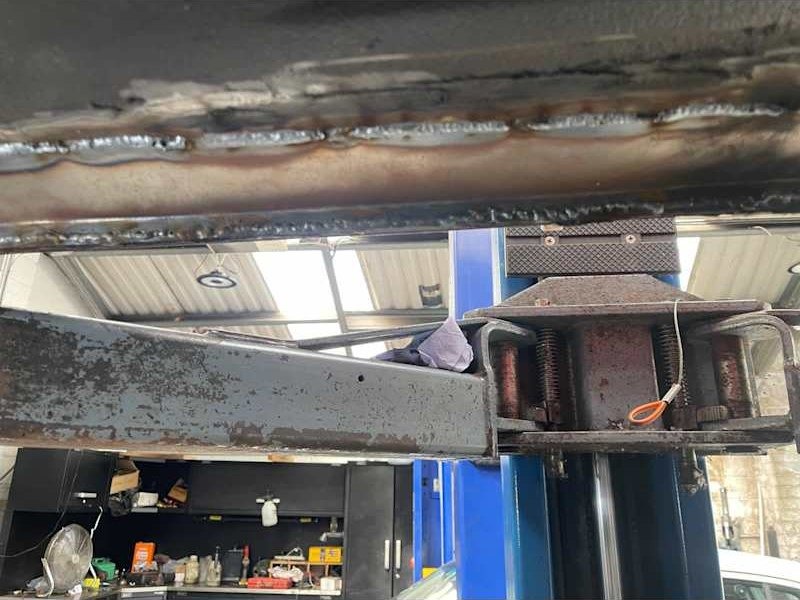 Vehicle underside on the workshop lift