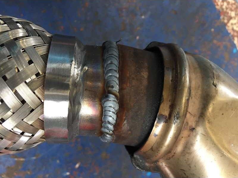 Welded flexible joint on an exhaust
